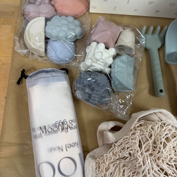 Moonkie Baby Toy Gift Set Beach Sand Toys Pail Molds Shovel Rake Net Bag Tote - Picture 6 of 7